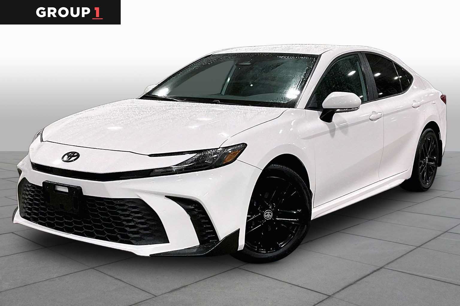 Used 2025 Toyota Camry SE AWD/4WD image 1