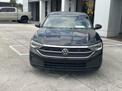 Used 2022 Volkswagen Jetta SE w/ Panoramic Sunroof Package FWD image 7