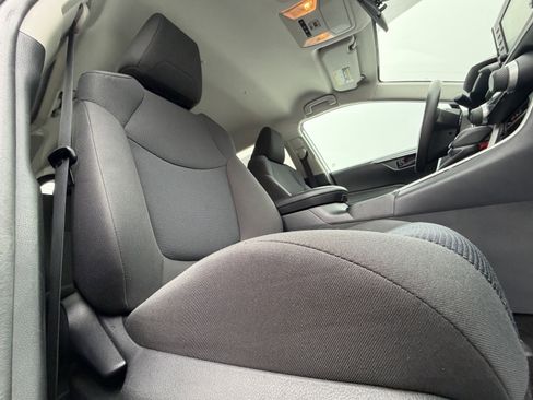 Used 2019 Toyota RAV4 LE image 38