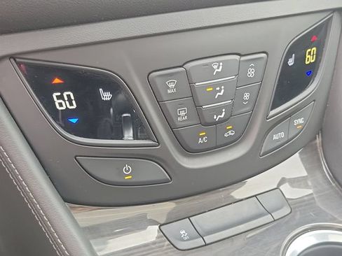 Used 2020 Buick Envision Essence FWD image 20