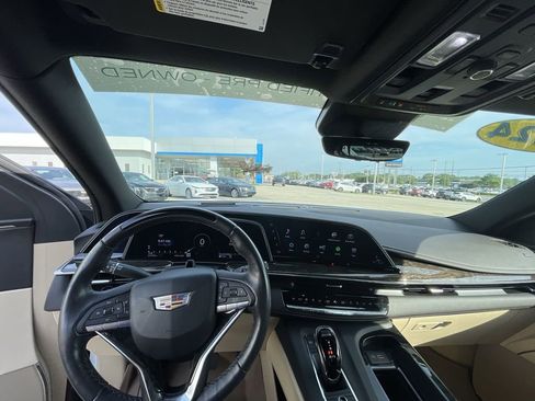Used 2024 Cadillac Escalade ESV Premium Luxury AWD/4WD image 10