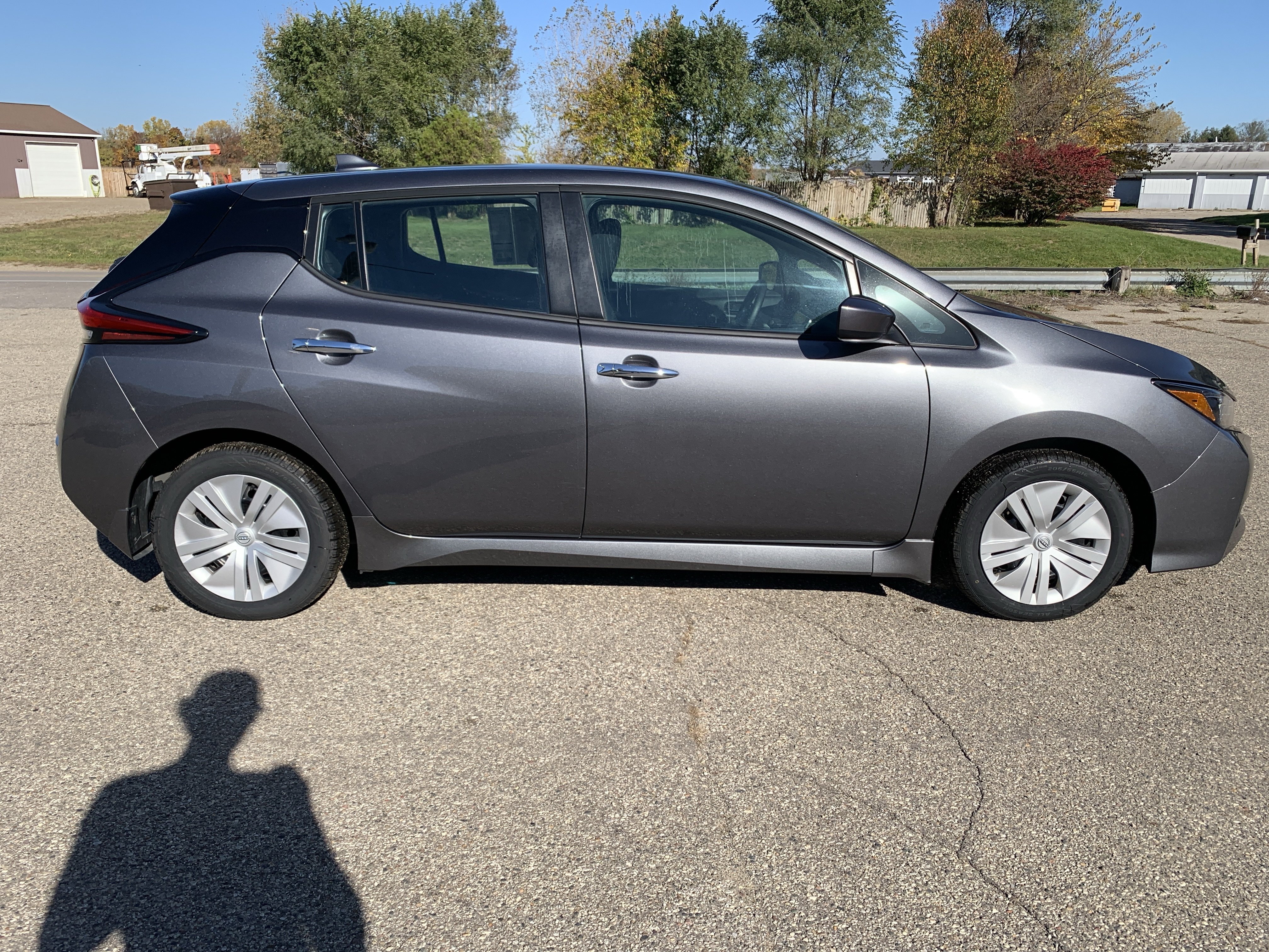 Used 2025 Nissan Leaf S FWD image 2