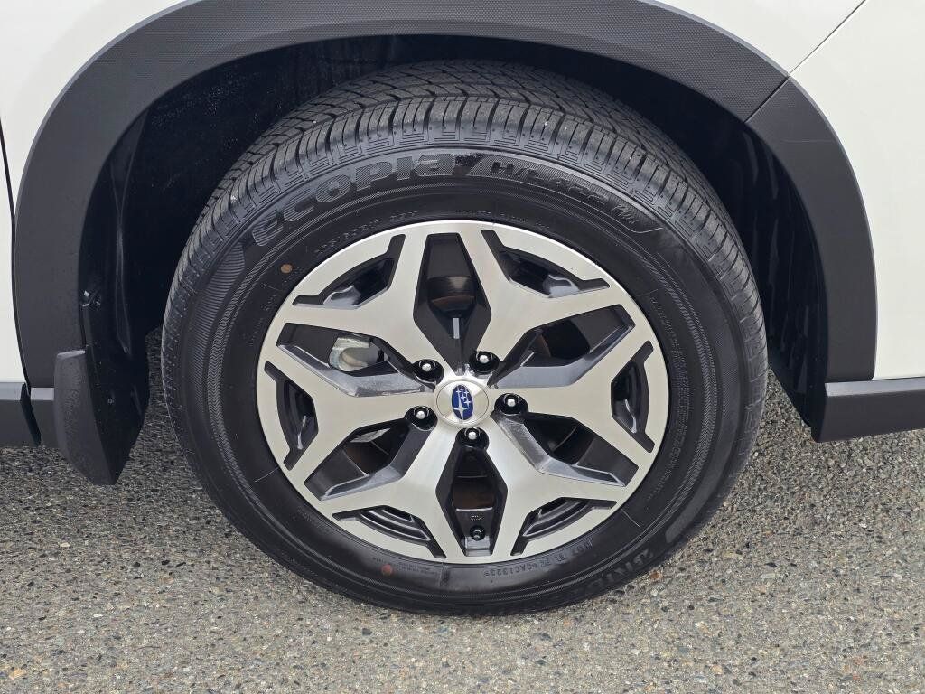 Certified 2023 Subaru Forester Premium AWD/4WD image 10