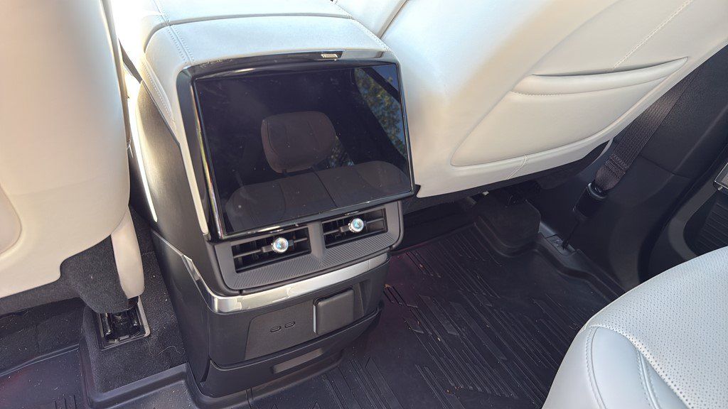 Certified 2026 Cadillac Vistiq Sport w/ LPO, Floor Liner Package AWD/4WD image 24