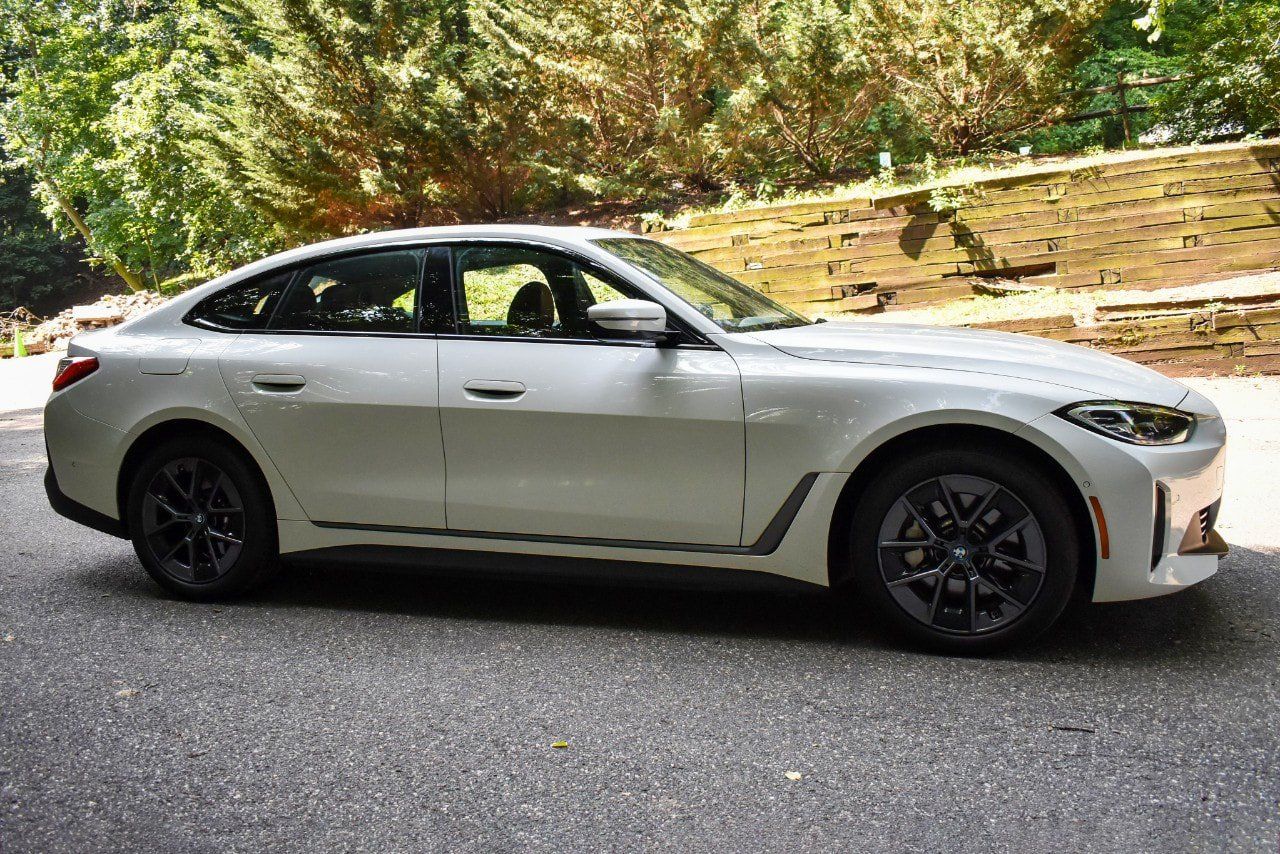 Used 2023 BMW i4 eDrive35 w/ Premium Package RWD image 10