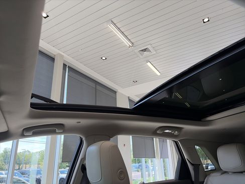 Used 2023 Cadillac XT5 Premium Luxury w/ Technology Package FWD image 22