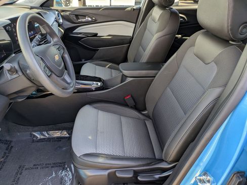 Used 2025 Chevrolet Trax LT w/ LPO, Blackout Package image 21