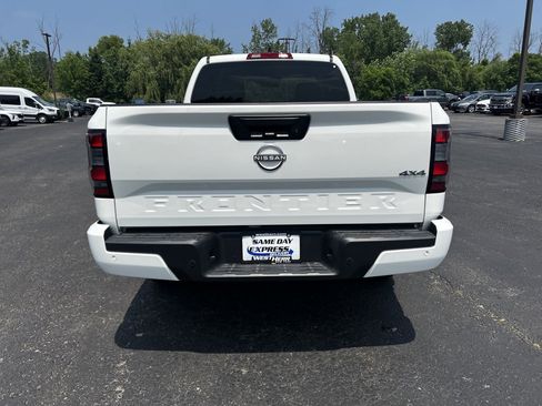 Used 2025 Nissan Frontier SV image 21