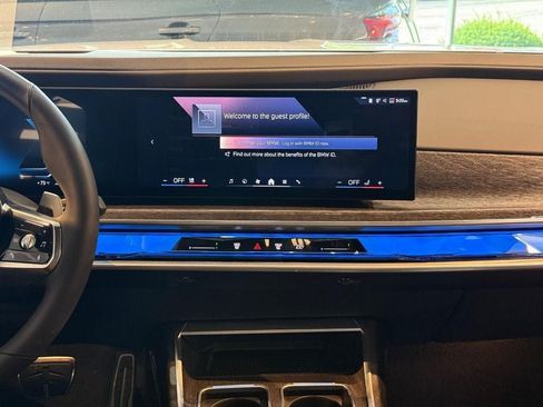 Used 2025 BMW 760i xDrive AWD/4WD image 12