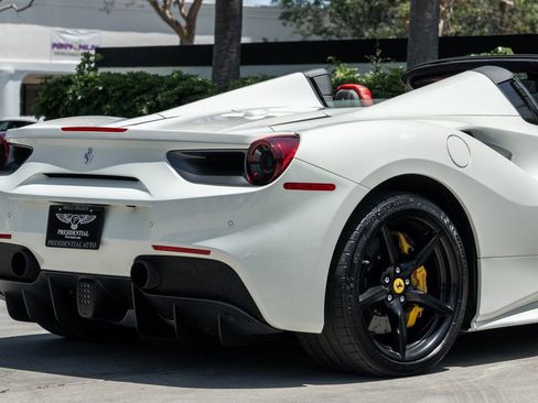 Used 2019 Ferrari 488 Spider image 7