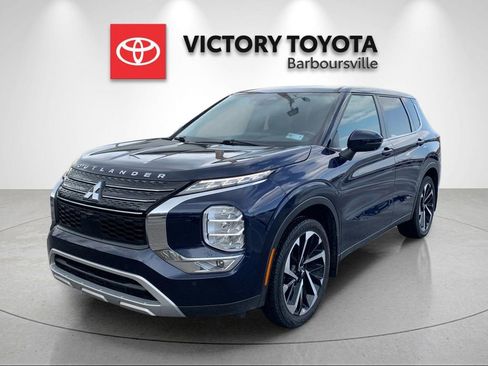 Used 2023 Mitsubishi Outlander SE image 1