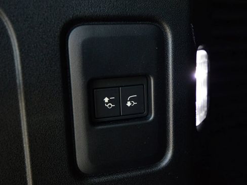 Used 2025 Land Rover Defender 130 V8 AWD/4WD image 68