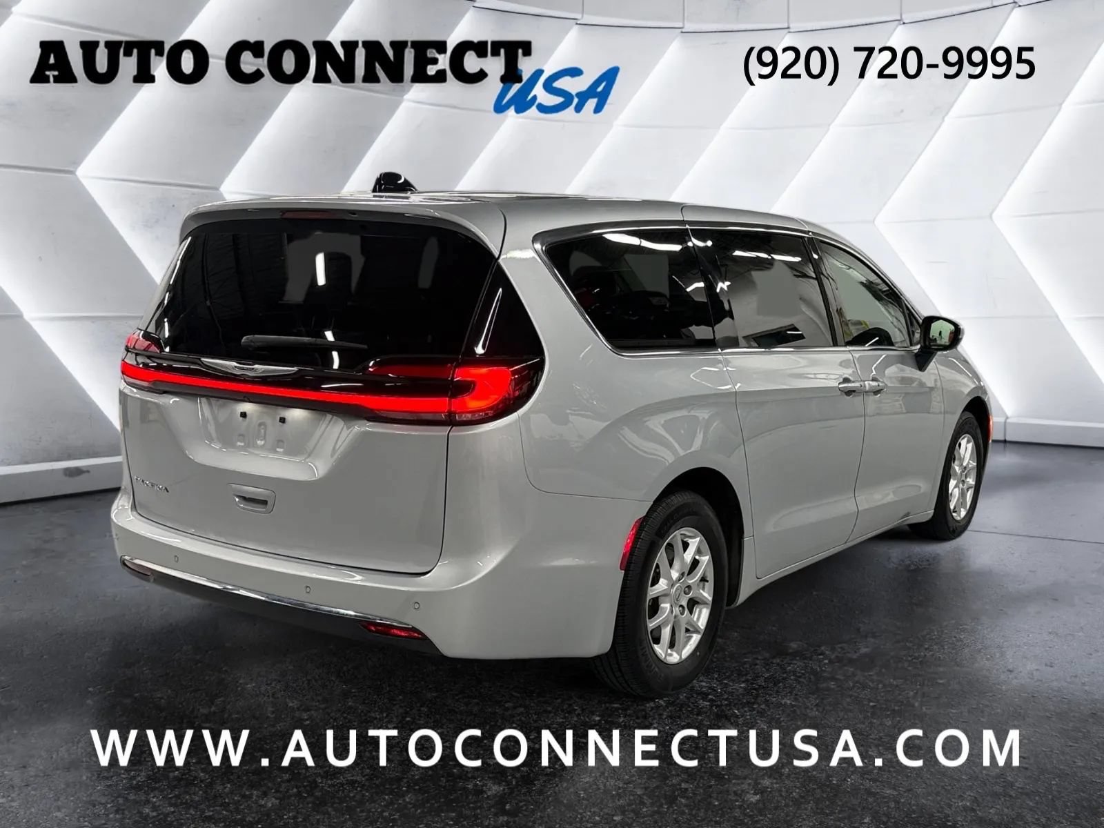 Used 2023 Chrysler Pacifica Touring-L FWD image 8