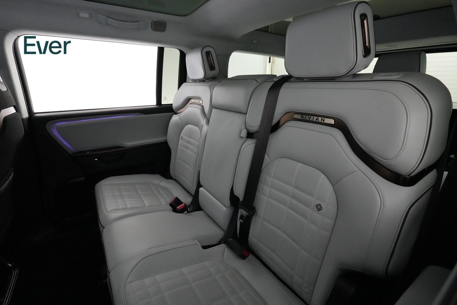 Used 2025 Rivian R1S Premium Dual AWD/4WD image 24