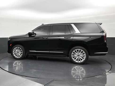 Used 2024 Cadillac Escalade Luxury RWD image 2
