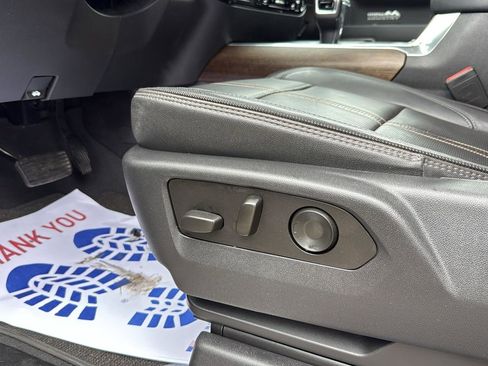 Used 2022 Chevrolet Silverado 1500 High Country w/ Technology Package image 11