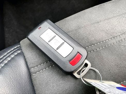 Used 2020 Mitsubishi Outlander SE image 14