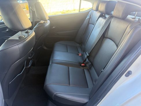 Used 2024 Lexus ES 300h w/ Premium Package image 18