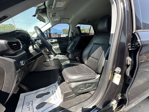 Used 2020 Ford Explorer XLT w/ Equipment Group 202A RWD image 17