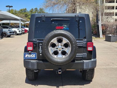 Used 2018 Jeep Wrangler Unlimited Sahara image 7