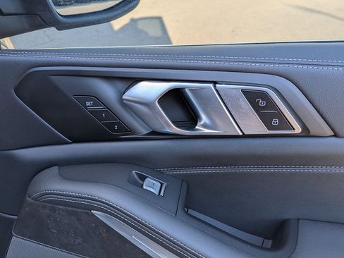 Used 2025 BMW X7 xDrive40i w/ Premium Package image 34