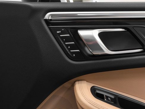 Certified 2021 Porsche Macan S image 23