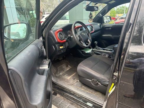 Used 2016 Toyota Tacoma TRD Sport w/ Towing Package RWD image 5