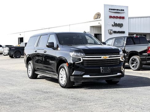 Used 2022 Chevrolet Suburban LT AWD/4WD image 3