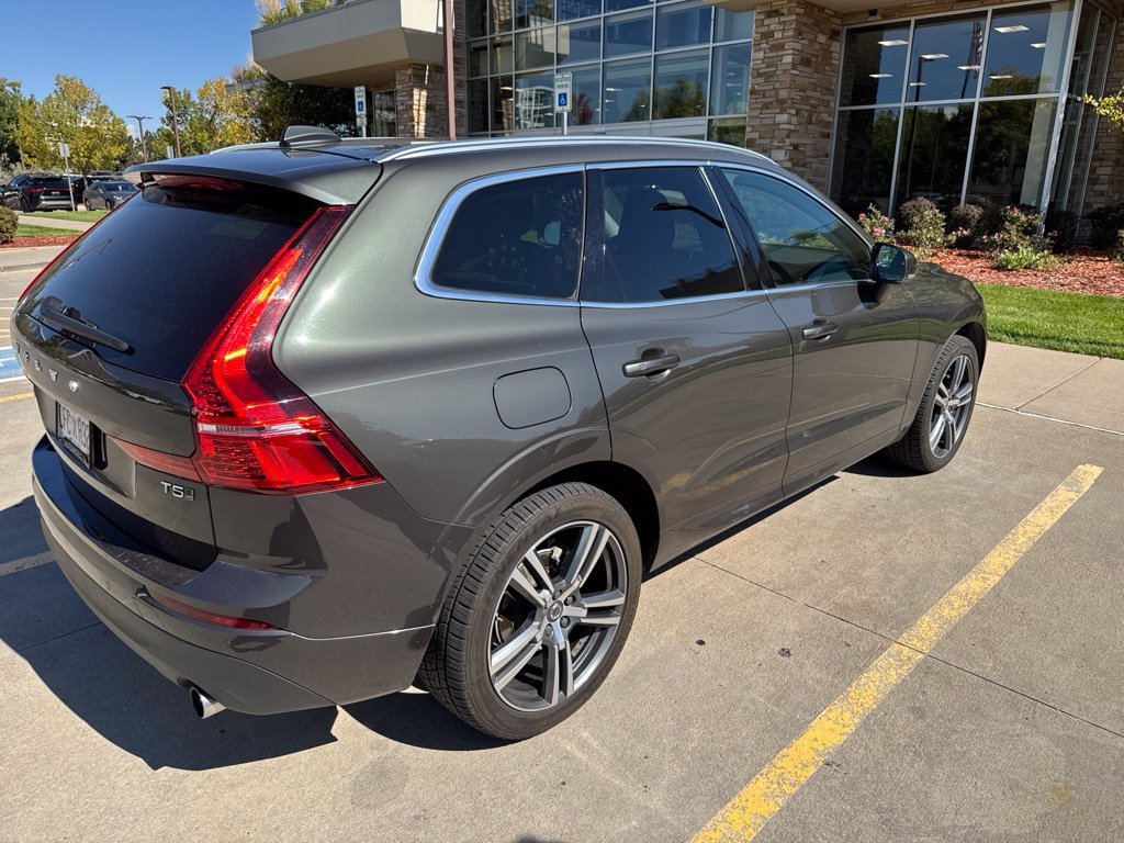 Used 2020 Volvo XC60 T5 Momentum w/ Protection Package AWD/4WD image 3