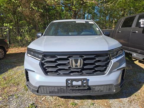 Used 2023 Honda Pilot Sport image 2