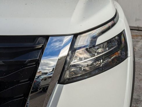 New 2025 Nissan Pathfinder SV w/ SV Premium Package AWD/4WD image 10