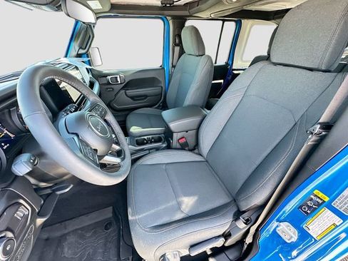 Used 2025 Jeep Wrangler Willys image 20