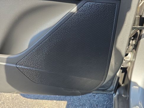 Used 2025 Kia Niro LX image 15