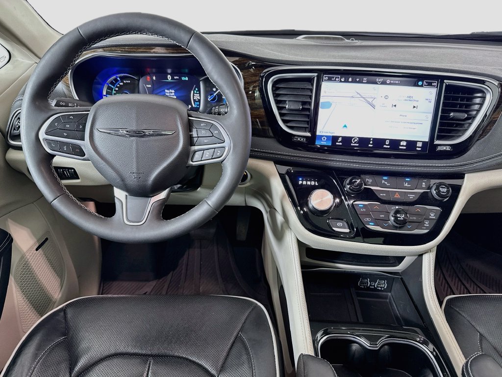 Used 2022 Chrysler Pacifica Limited FWD image 24