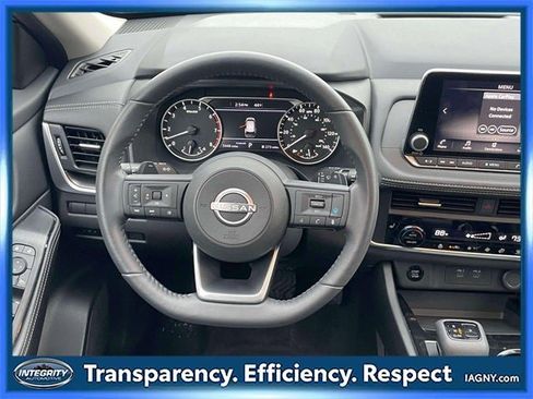 Used 2024 Nissan Rogue SV w/ SV Premium Package image 14