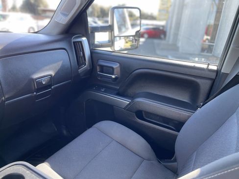 Used 2019 Chevrolet Silverado 2500 LT image 16