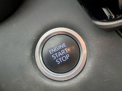Used 2024 Toyota Highlander XLE AWD/4WD image 24