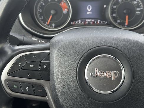 Certified 2019 Jeep Cherokee Limited image 25
