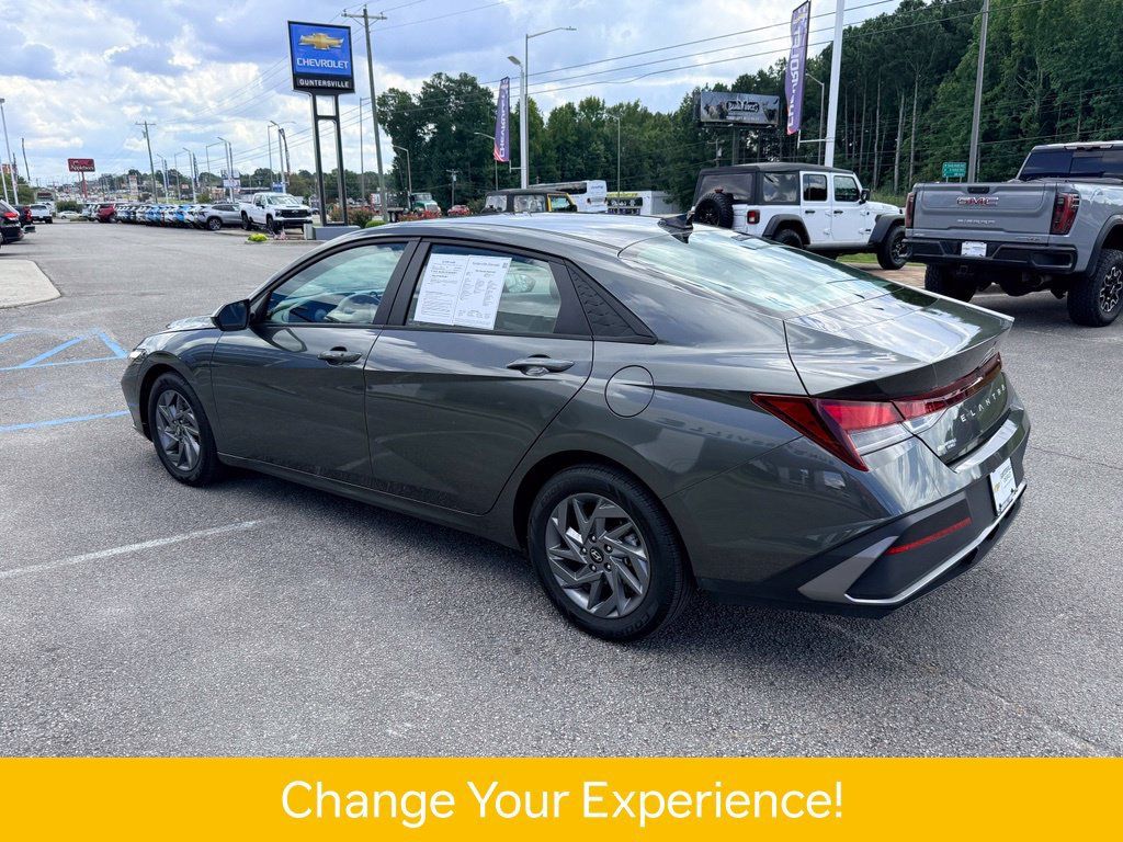 Used 2024 Hyundai Elantra SEL FWD image 19