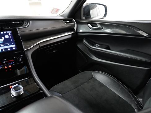 Used 2023 Jeep Grand Cherokee Altitude image 13