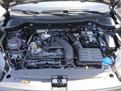 New 2025 Volkswagen Taos SE image 21