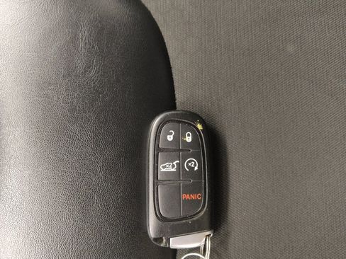 Used 2019 Jeep Cherokee Trailhawk w/ Comfort/Convenience Group AWD/4WD image 32