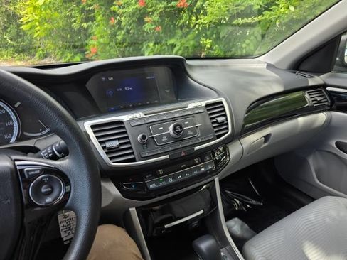 Used 2017 Honda Accord LX image 24
