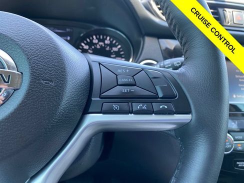 Used 2017 Nissan Rogue SV w/ SV Premium Package FWD image 13