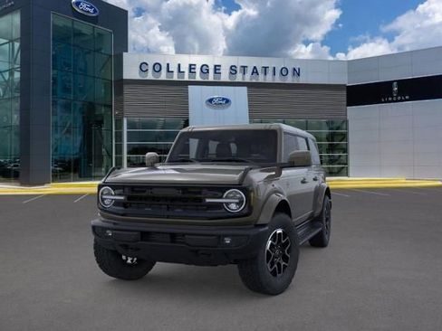 New 2025 Ford Bronco Outer Banks image 2