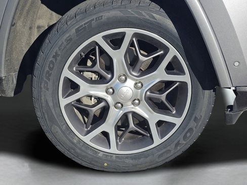 Used 2018 Jeep Grand Cherokee Limited image 19