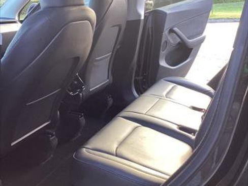 Used 2023 Tesla Model Y Long Range image 19