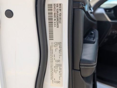 Used 2024 Jeep Grand Cherokee Altitude image 28