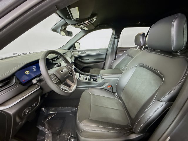 New 2026 Jeep Grand Cherokee Altitude AWD/4WD image 20