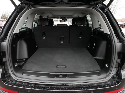 Used 2023 Jeep Grand Cherokee Limited w/ Luxury Tech Group II AWD/4WD image 18